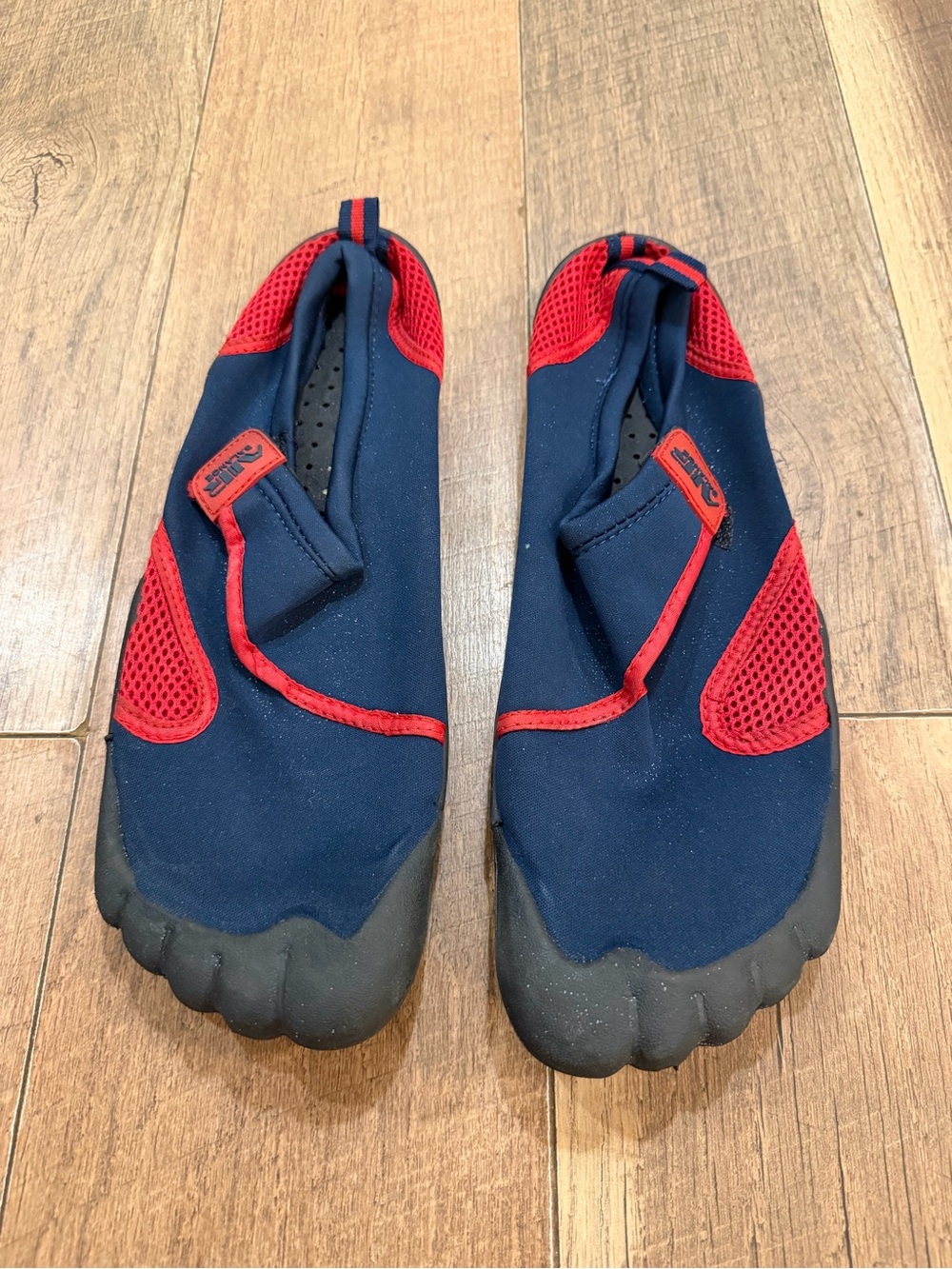 Air Balance Men's Navy and Red Water Shoes